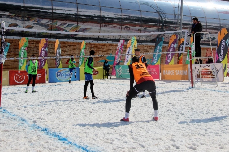 Palandöken’de Kar Voleybolu Final Heyecanı