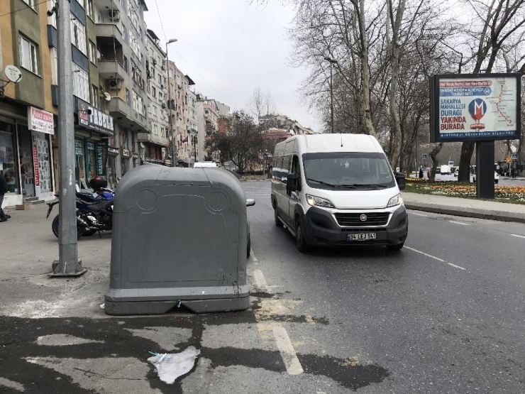İstanbul’da Öğrenci Servisiyle İlginç Kaza Kamerada