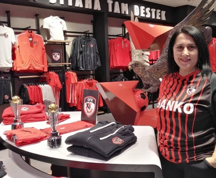 Kadın Taraftarlar Derneği Başkanı Sırakaya’dan Kadınları Günü Mesajı