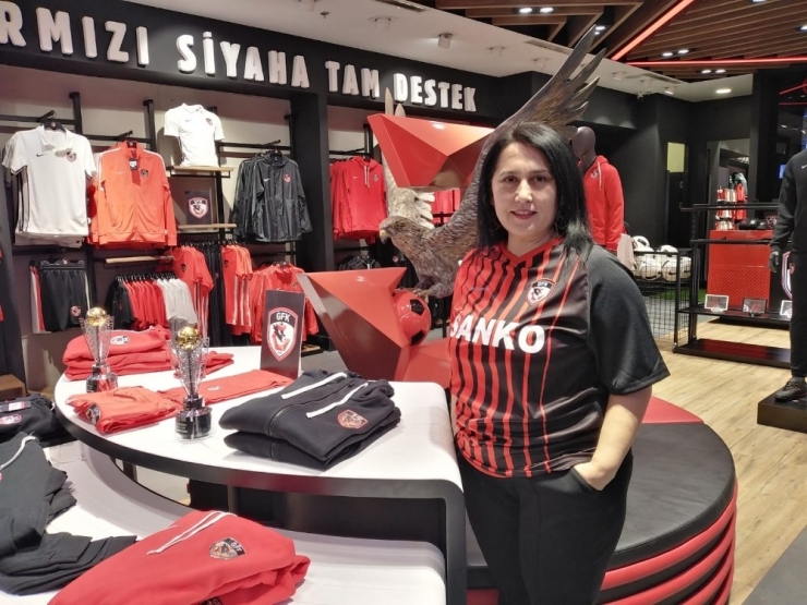 Kadın Taraftarlar Derneği Başkanı Sırakaya’dan Kadınları Günü Mesajı