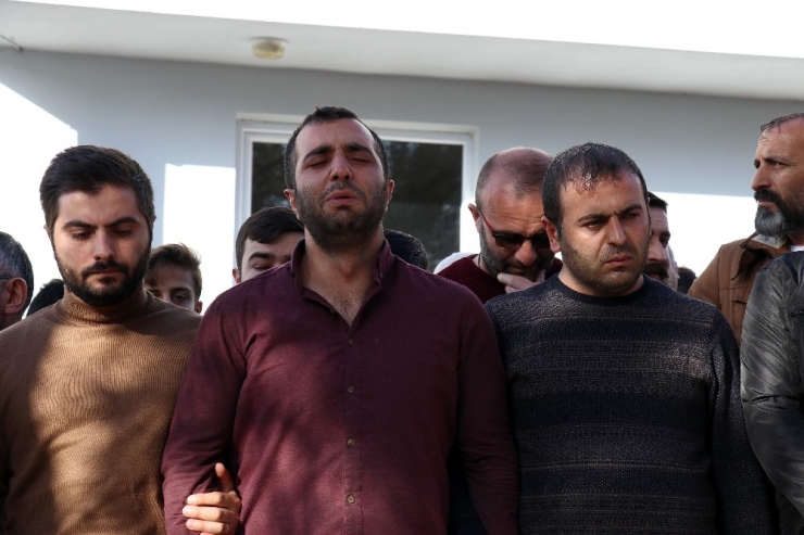 Balık Havuzuna Düşerek Boğulan Minik Beren Son Yolculuğuna Uğurlandı