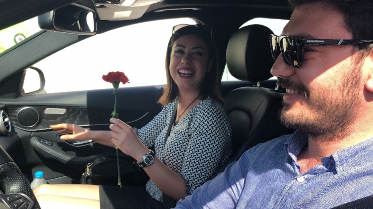 İskenderun Polisinden Kadınlar Günü Kutlaması