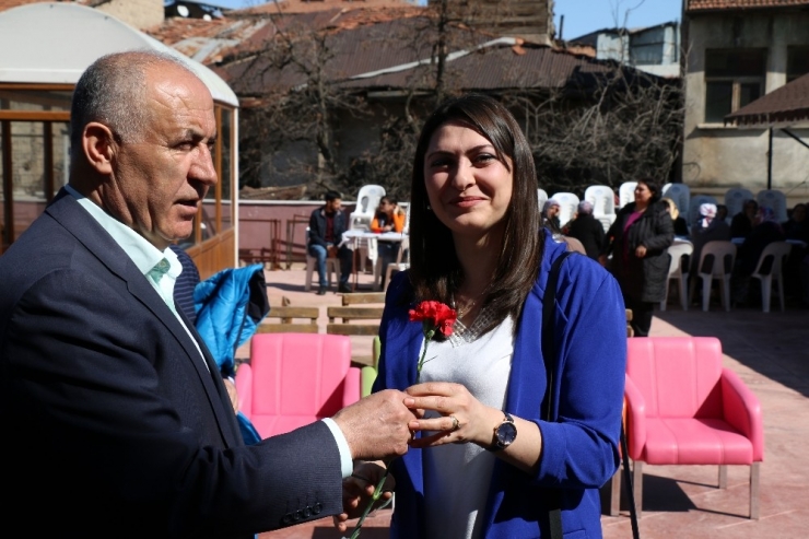 Hekimhan Belediyesi Kadınlar Günü’nü Kutladı