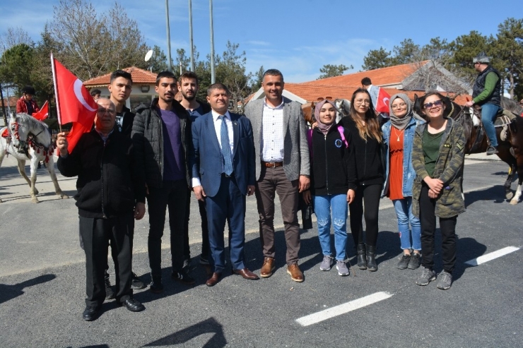 Ispartalı Çiftçilerden Traktör Ve Atlı Konvoyla Mehmetçiğe Destek