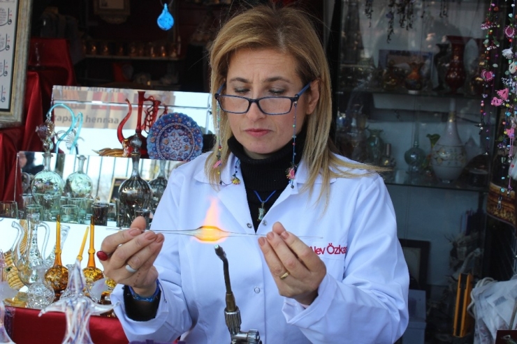 Babasının Yarım Asırlık Mesleğine Kızı Sahip Çıktı