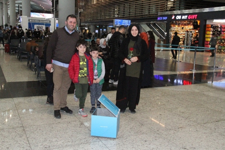 İstanbul Havalimanı’nda Kadınlar Günü’nde Kadınlara Şaşırtan Hediye