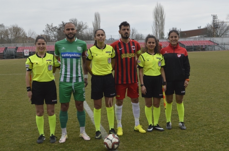 Bölgesel Amatör Lig Mücadelesinde Sahada Kadınlar Görev Yaptı