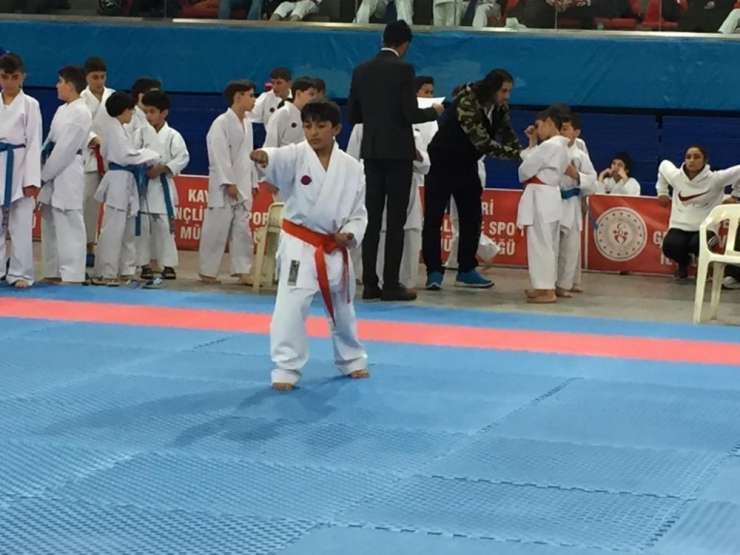 Minik Yıldızlar Karate İl Şampiyonası Başladı