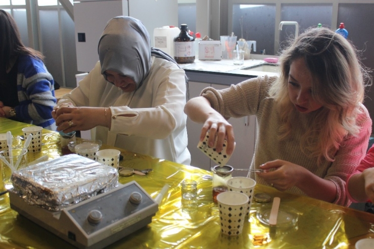 Kadınlar 8 Mart’ta Kendi Parfüm Ve Kremlerini Ürettiler