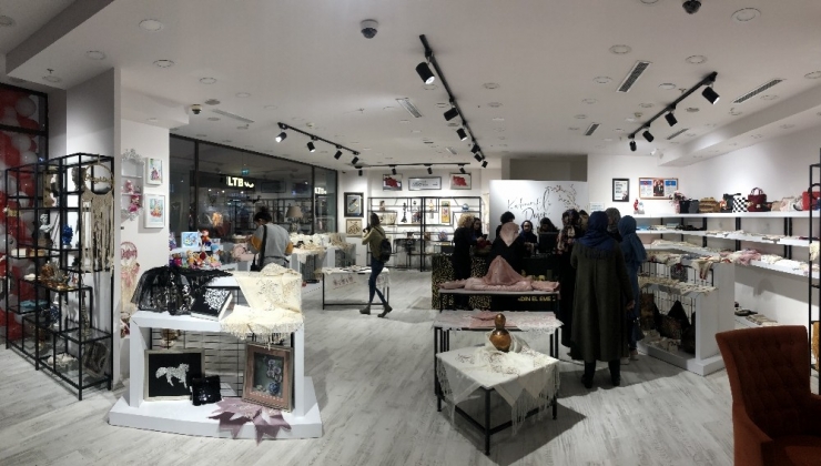 Bu Mağazada Ev Hanımlarının Ürettiği ’El Emeği’ Ürünleri Satılıyor