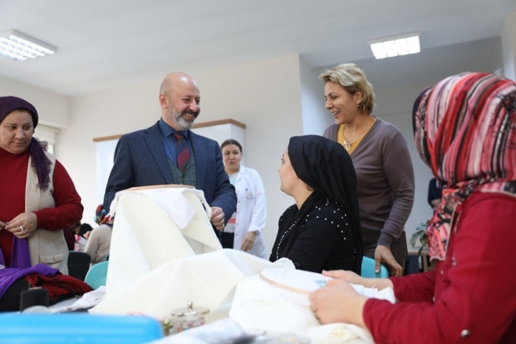 Başkan Çolakbayrakdar, "Projelerimizde Kadınlara Her Zaman Pozitif Ayrımcılık Yapıyoruz"