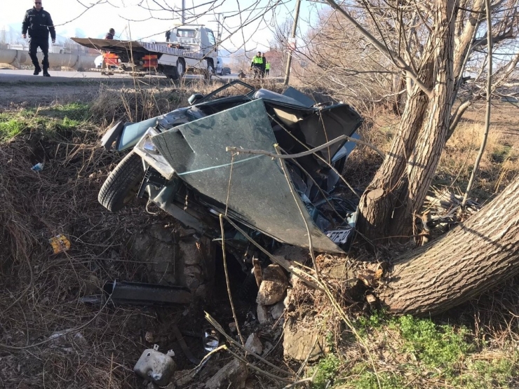 Otomobil Şarampole Uçtu: 1 Yaralı