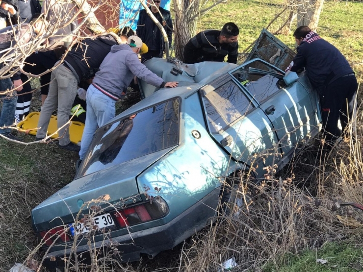 Otomobil Şarampole Uçtu: 1 Yaralı