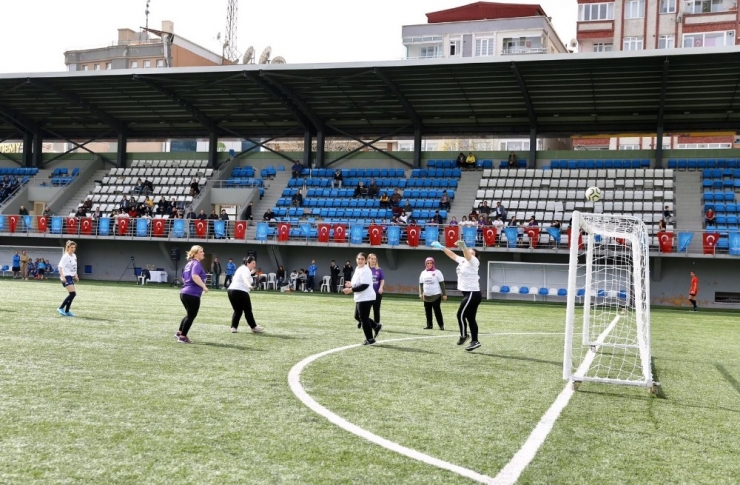 Kadınlar Gününde Kadınlardan Futbol Resitali