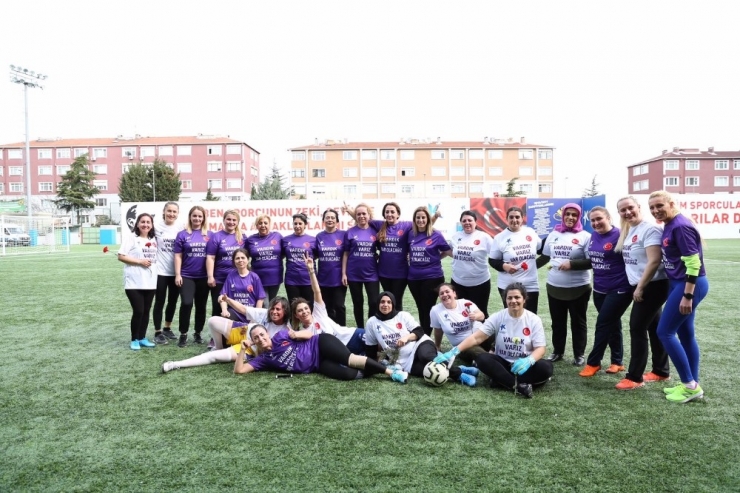 Kadınlar Gününde Kadınlardan Futbol Resitali