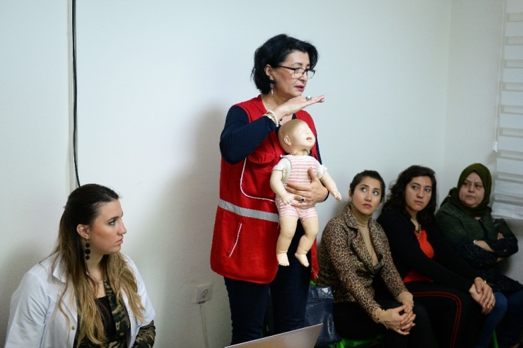 Muratpaşa Kreşlerinde İlk Yardım Eğitimi