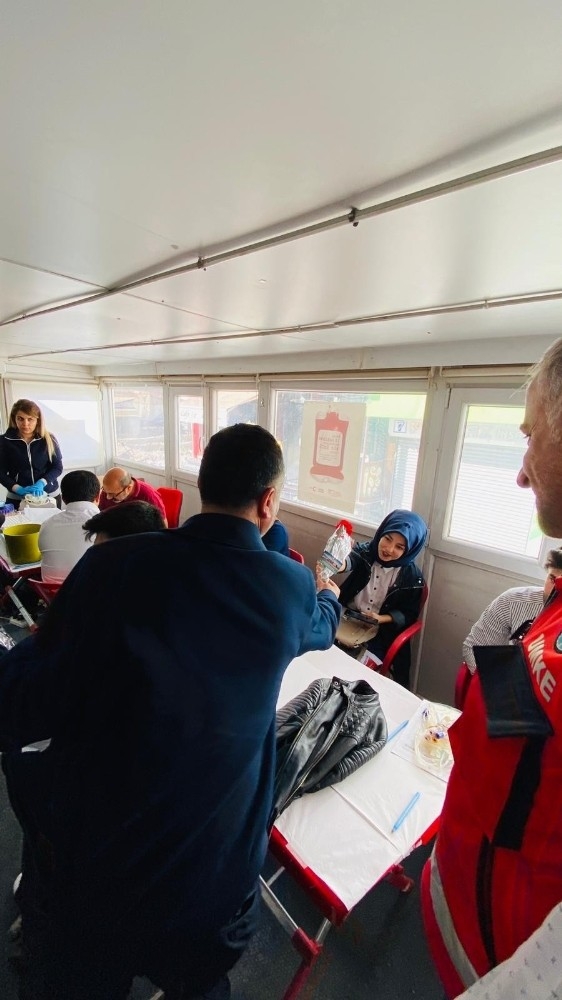 Sağlık Sen’den Kızılay Kan Bağış Aracına Ziyaret