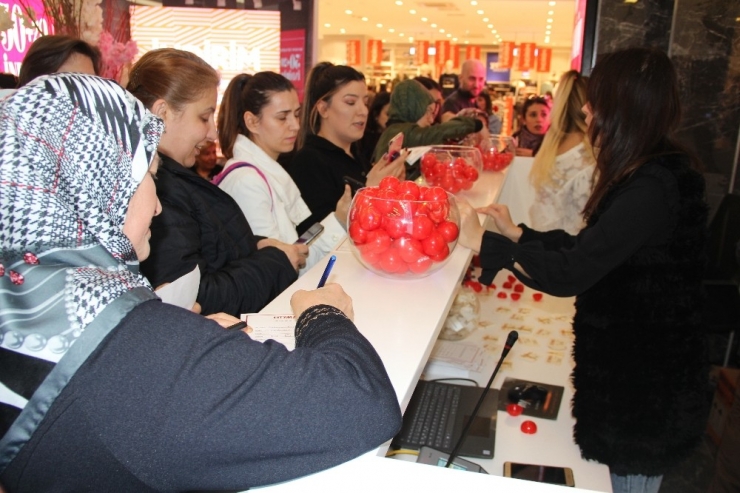 Samsun’da Kadınlara Hediye Yağmuru