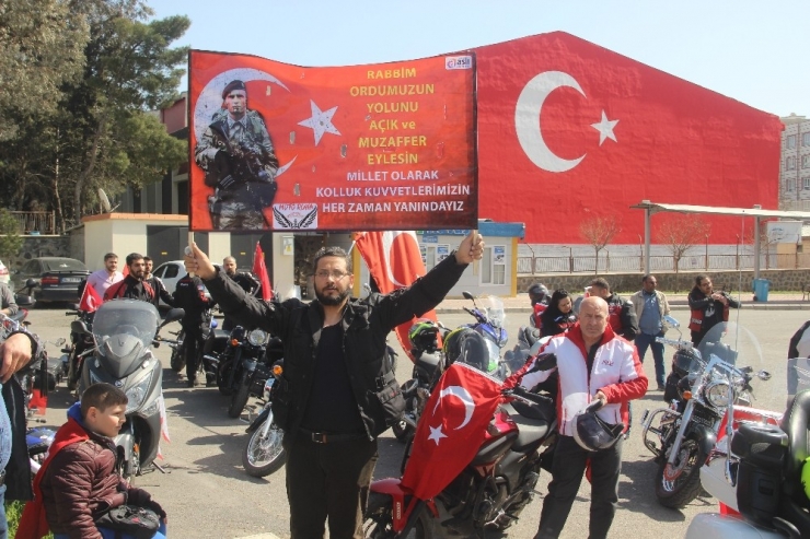 Motosiklet Tutkunları Şehitler İçin Konvoy Oluşturdu