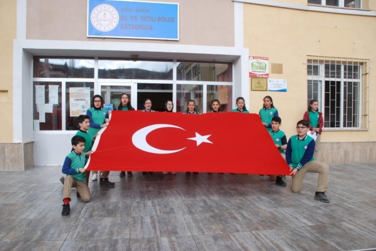 Öğrencilerden Mehmetçiğe Tam Destek