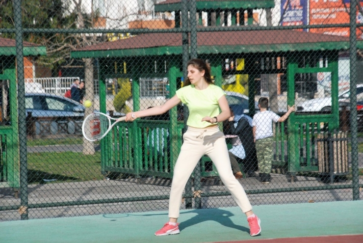 Güneş Yüzünü Gösterdi, Parklara Akın Ettiler