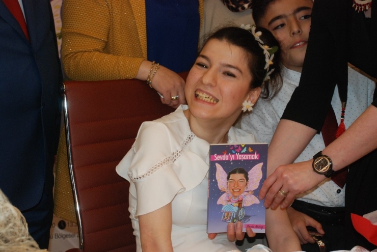 Şehit Annesi Kadınlar Günü’nde Kızının Sevincine Ortak Oldu