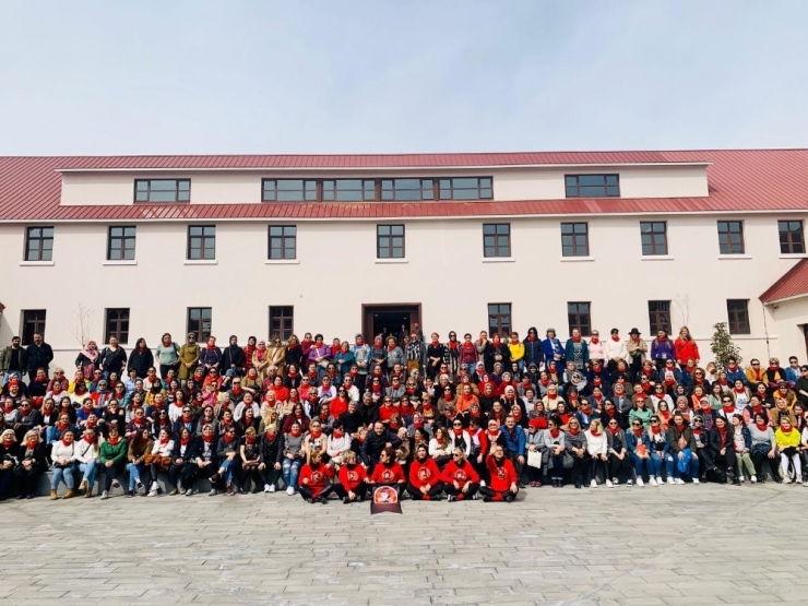 Tunceli’de 300 İşitme Engelli Kadın Misafir Edildi