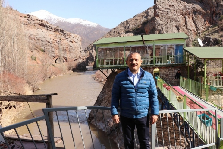 Bir Zamanlar Terörist Kaynıyordu, Şimdi Çay Keyfi Yapılıyor