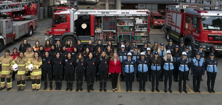 İzmir Büyükşehir Belediyesinde Yöneticilerin Yarısı Kadın