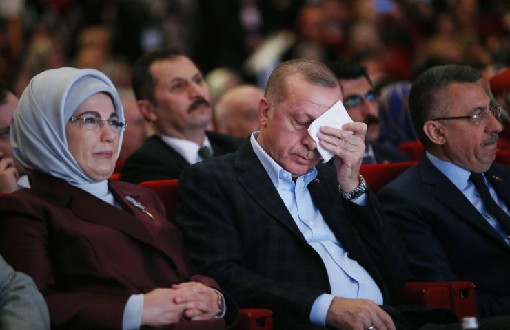 Cumhurbaşkanı Erdoğan Gözyaşlarını Tutamadı