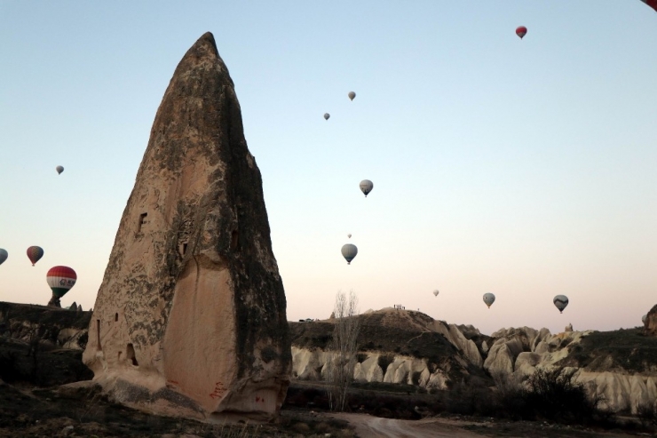 Kapadokya’da Balonların Görsel Şöleni