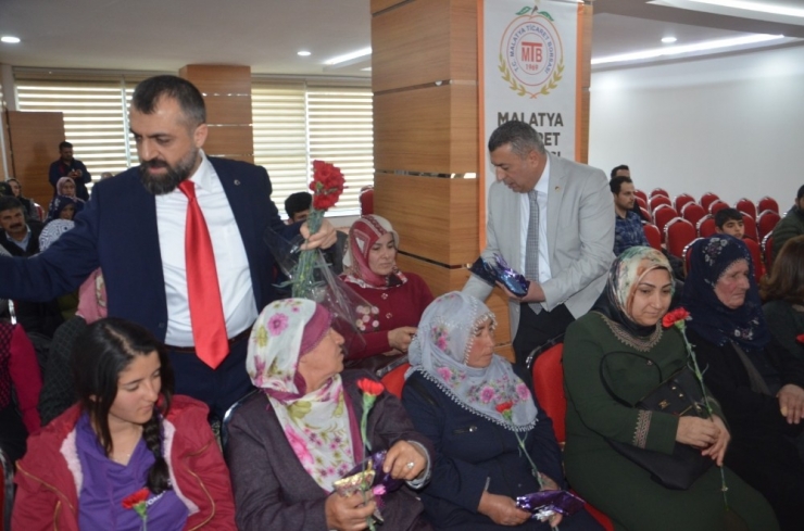 “Üretimde Kadın Eli” Paneli Düzenlendi