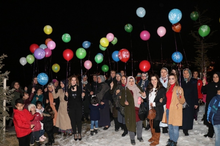 Öldürülen 474 Kadının Anısına Işıklı Balon Uçuruldu