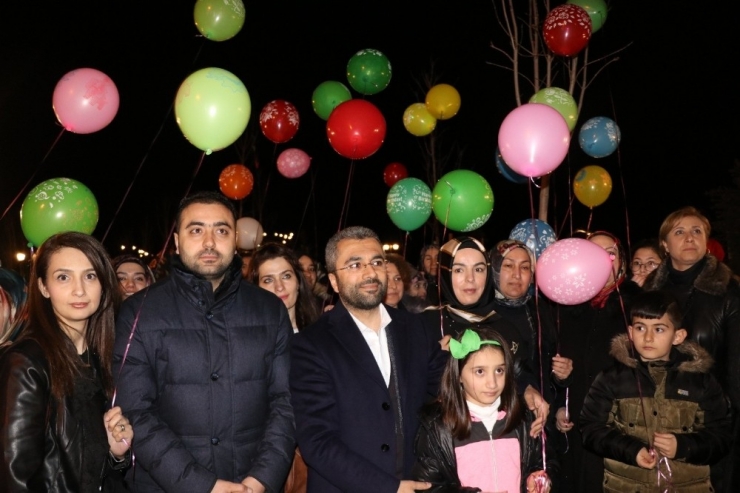 Öldürülen 474 Kadının Anısına Işıklı Balon Uçuruldu