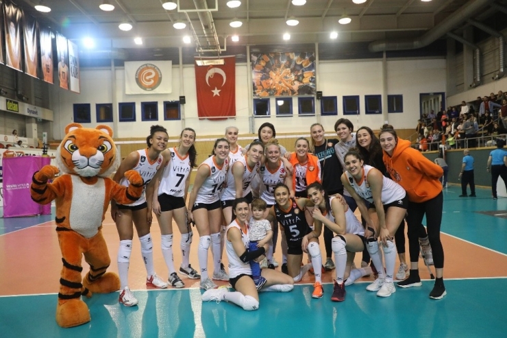 Vestel Venus Eczacıbaşı Vitra - Yeşilyurt: 3-1