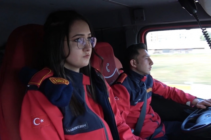 Genç Kadın Baba Mesleğini Tercih Etti, İtfaiyeci Oldu