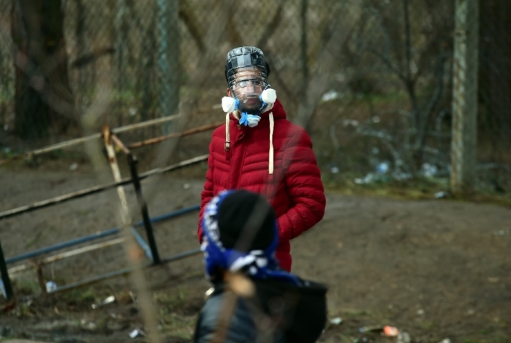 Yunanistan’ın Göçmenlere Yönelik Sert Müdahalesi Sürüyor