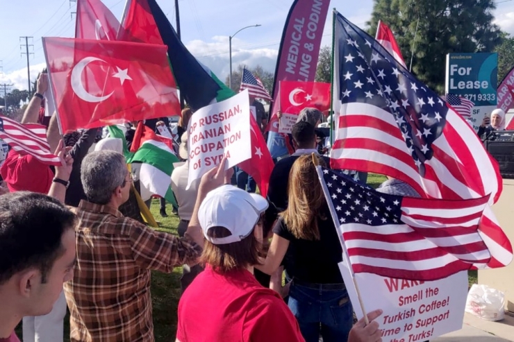 Los Angeles’ta, İdlib’deki Türk Askerlerine Destek Gösterisi