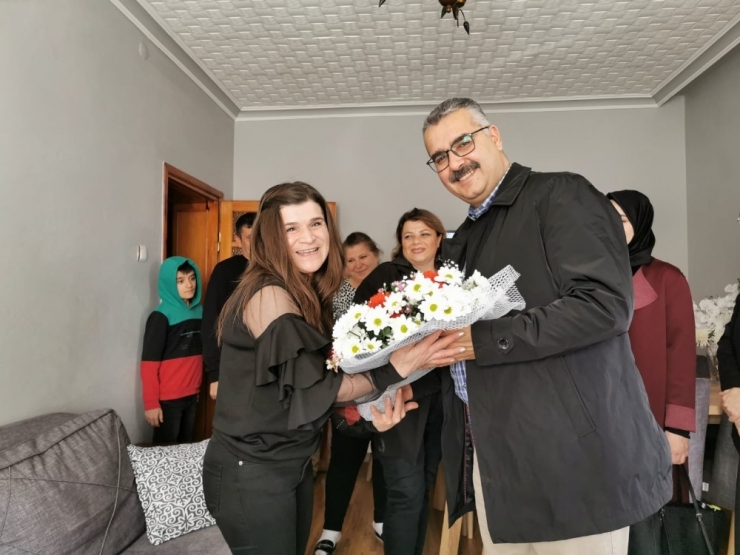 Ak Parti’den Şehit Annelerine Ziyaret