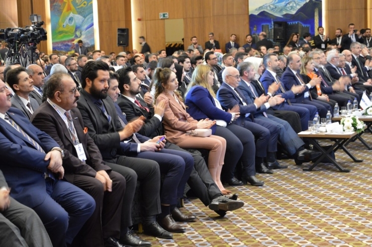 Arslan, ’Kültepe Ekonomi Zirvesi’ne Katıldı