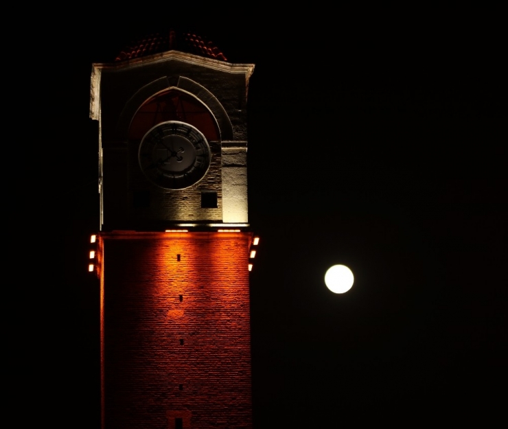 Süper Ay Görenleri Hayran Bıraktı