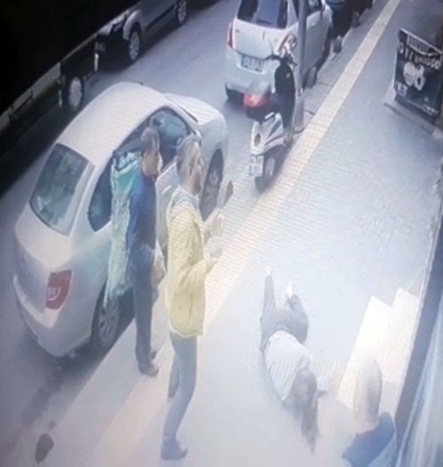 Bahçelievler’de Genç Kızın 2. Kattan Düştüğü Anlar Kameraya Yansıdı