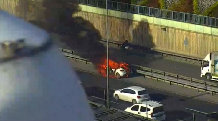 Bayrampaşa’da Seyir Halinde Araç Alev Aldı