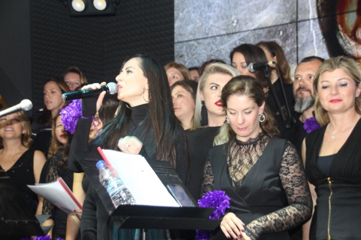 Hükümlü Annelerin Çocukları İçin Şarkı Söylediler