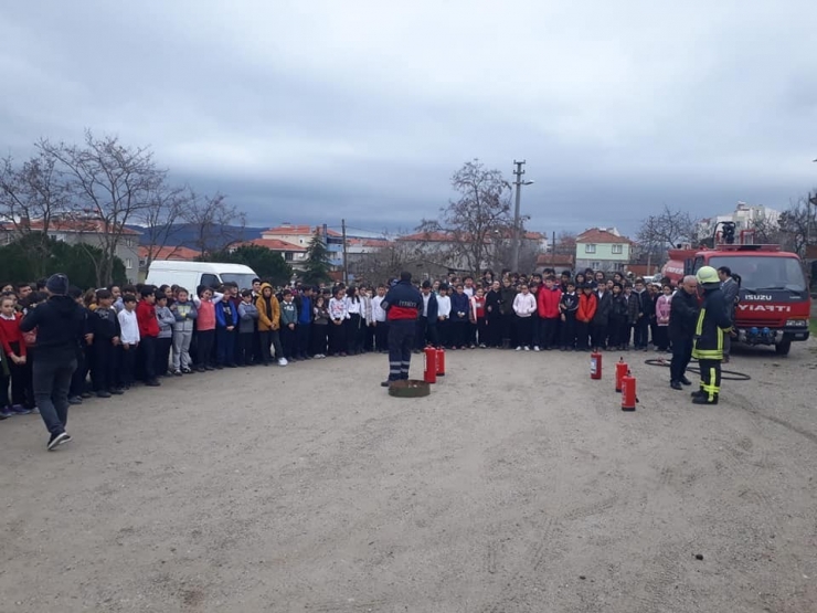 Ayvacık’ta İtfaiyeden Okullarda Yangın Tatbikatı