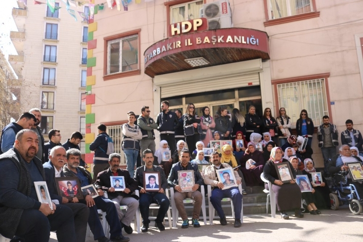 Hdp Önündeki Ailelerin Evlat Nöbeti 189’ncü Gününde
