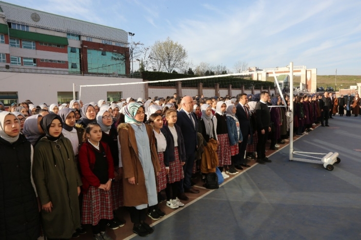 Başkan Bıyık, Öğrencilerle Bayrak Törenine Katıldı