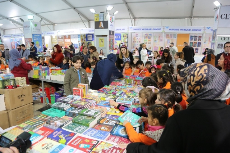 Darıca Kitap Fuarı’nı 80 Bin Kişi Ziyaret Etti