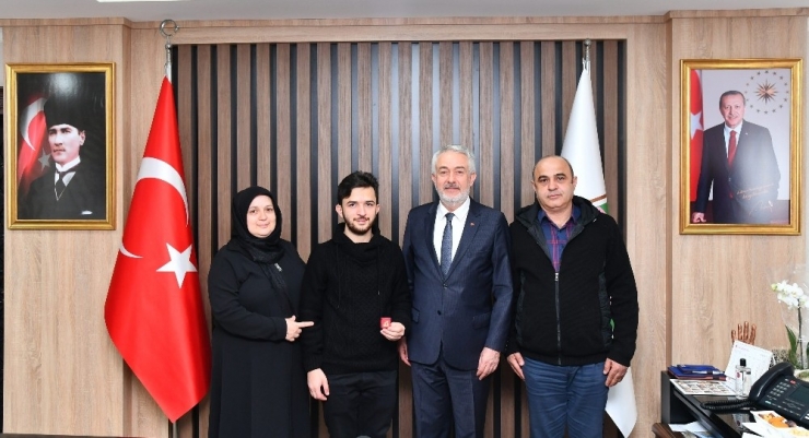 Dünya Hafıza Ve Zihinsel Matematik Rekortmeninden Başkan’a Sürpriz Ziyaret