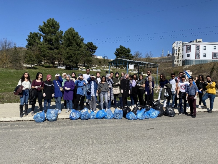 Öğrenciler Kısa Mesafede 100 Kilo Çöp Topladı